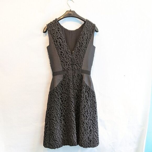 Artisan LANVIN logo Lace silk dress size 2 (34) BNWT w plunging V at the back - Picture 2 of 12